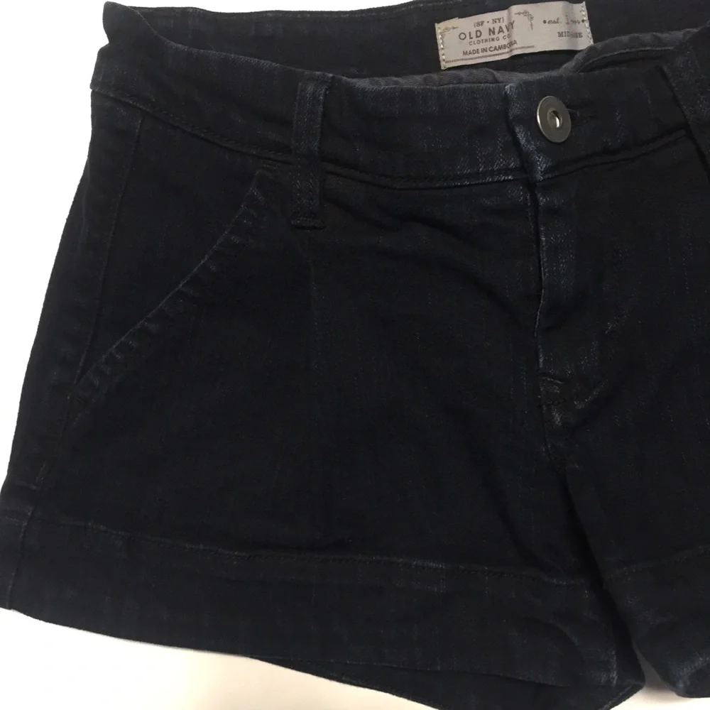 Old Navy Women’s Shorts - Picture 2 of 5